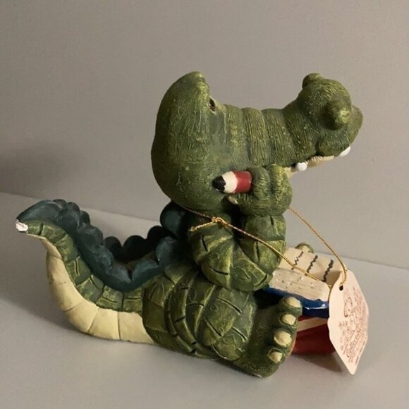 COLLECTIBLE Features Crocodile Figurine​​​​ AB - Picture 5 of 10